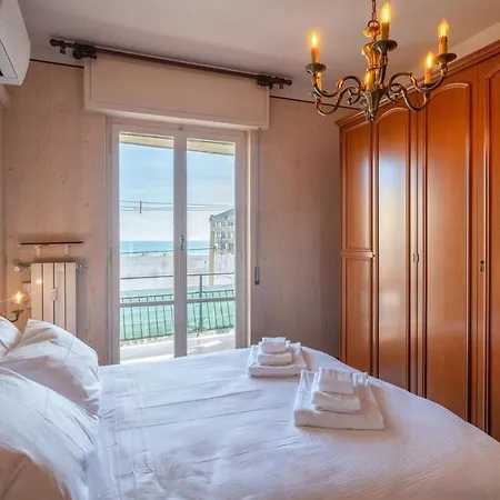 Casa Nina Quadrilocale A 50m Dal Mare Apartamento Pietra Ligure